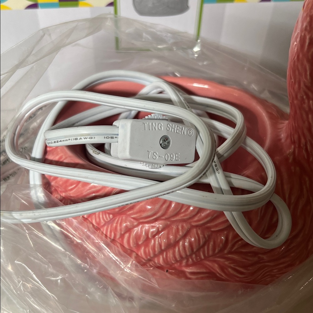 Scentsy Coral Pink Flamingo Ceramic Plug-In Wax Warmer - Picture 3 of 5